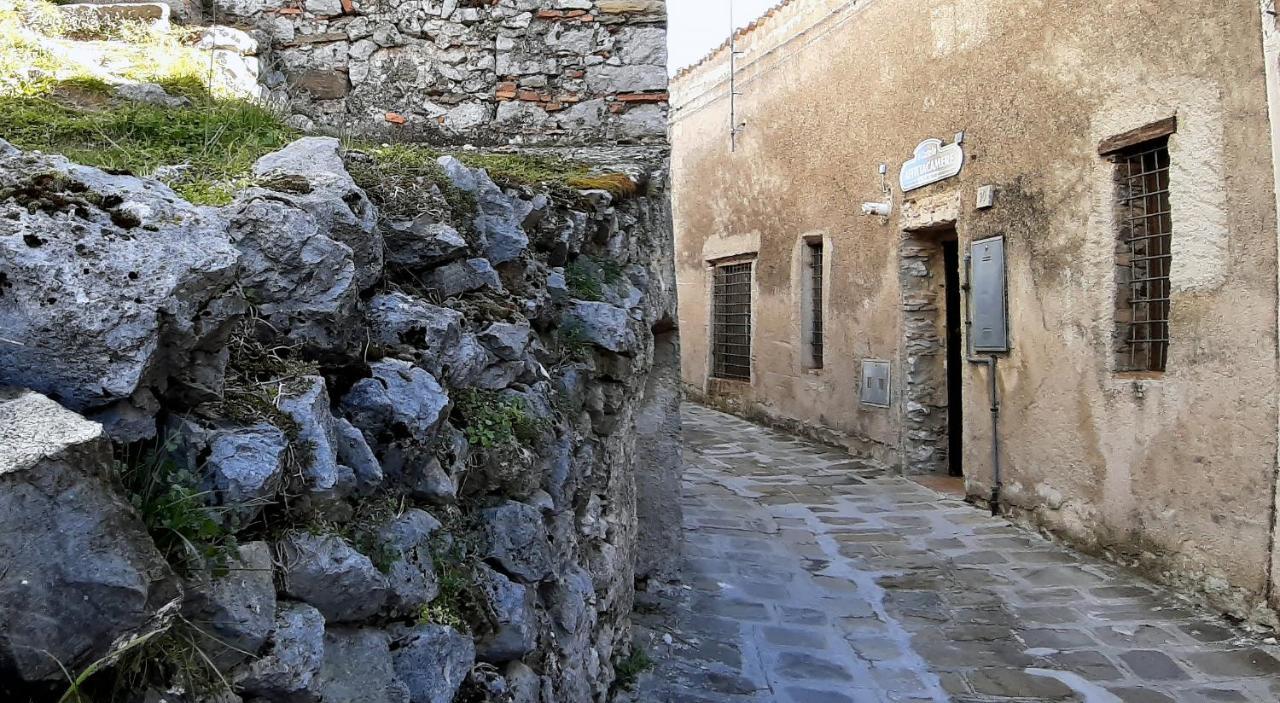 Отель Il Castello Виджано Экстерьер фото